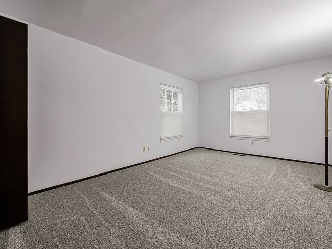 Building Photo - COMING SOON! Charming and Comfortable Living on Bayview Drive