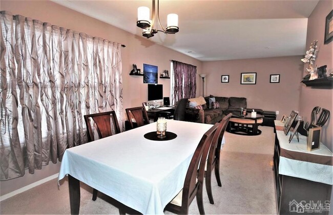 Building Photo - 1303 Blossom Cir