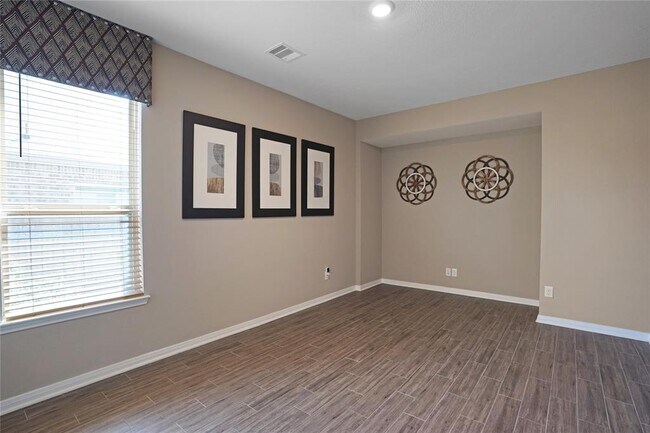 Building Photo - 2210 Thunderbolt Peak Dr