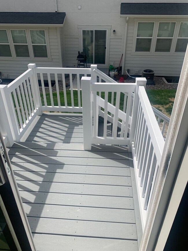 Building Photo - 3 Bedroom 2.5 Bathroom Townhome in Lehi!