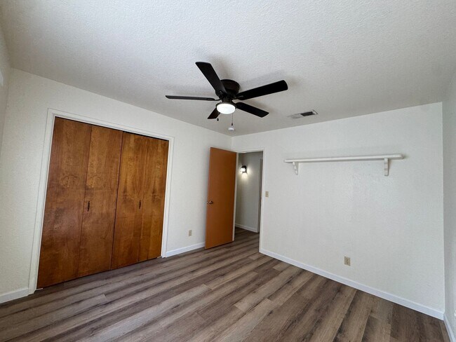 Building Photo - 657 W Escalon Ave