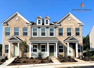 Building Photo - 2 Bedroom Townhome in Lowell (Minutes from I-85)- MOVE IN READY