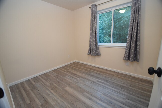 Building Photo - 18528 SW Mcclarey Dr