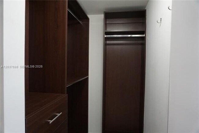 Building Photo - 1300 Brickell Bay Dr