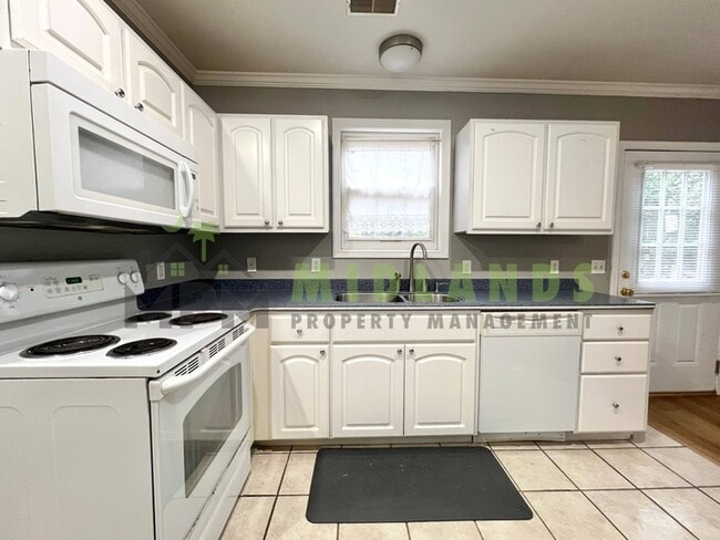 Building Photo - 3425 Manor Ave