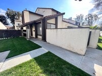 Building Photo - 3-Bedroom Condo with Epoxy Garage in Vista Fairways, Valencia!