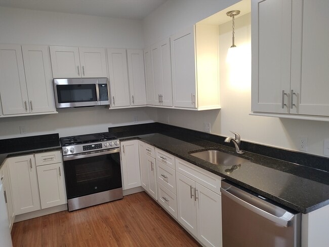 Building Photo - 10 Franklin Ave