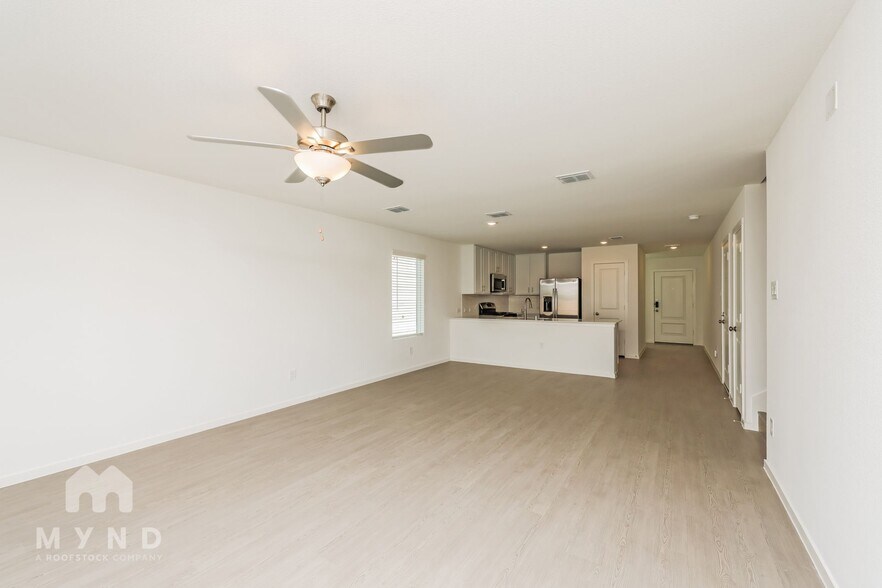 Building Photo - 2704 Mistwood Dr