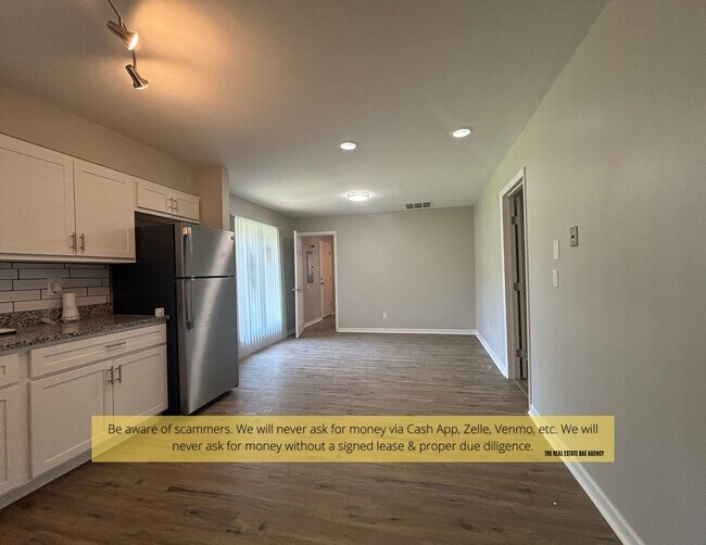 Building Photo - 1118 Soria St