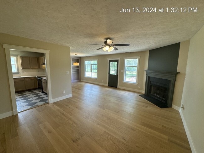Building Photo - 146 Cavalier Dr