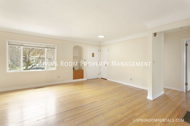 Building Photo - 7034 N Wilbur Ave