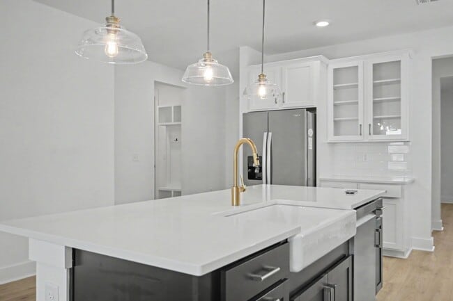 Building Photo - 3084 Claredon St