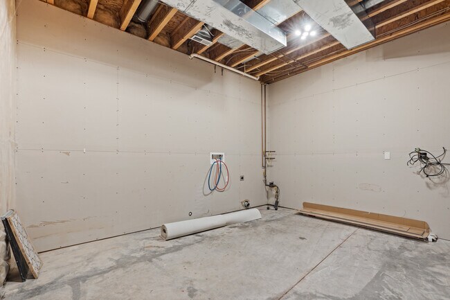 Building Photo - 13 Redtail Ct