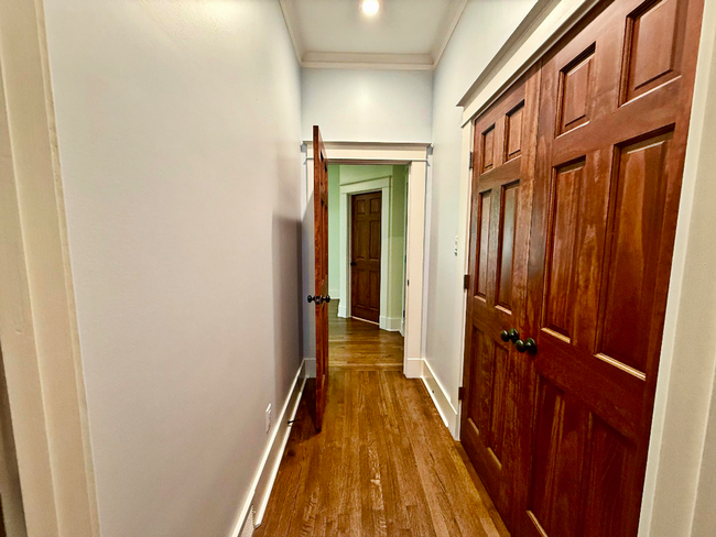 Building Photo - Beautifully Updated Historic Home in Midto...