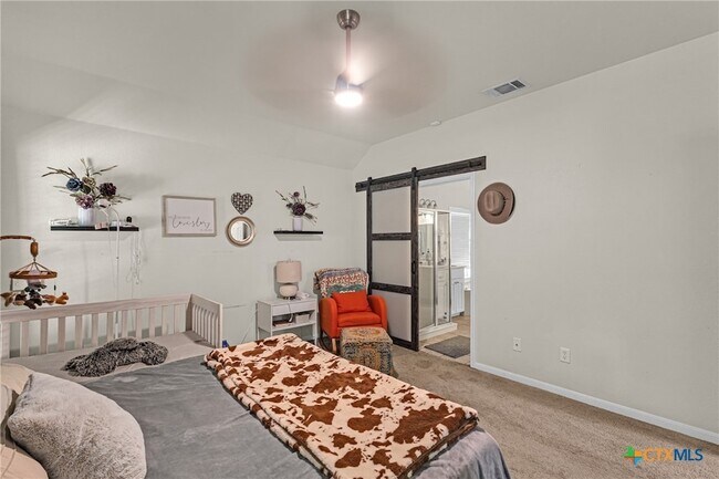 Building Photo - 606 Lantana St