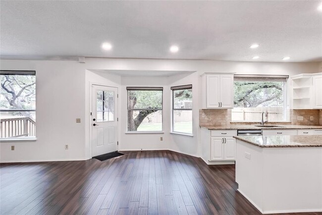 Building Photo - 6407 Back Bay Ln