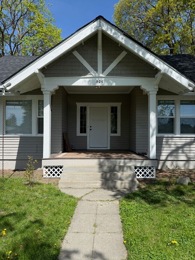 Building Photo - Remodeled 3 Bed 2 Bath Spokane Home w/ Large Fully-Fenced Yard + Huge Chicken Coop/Run & Garden!