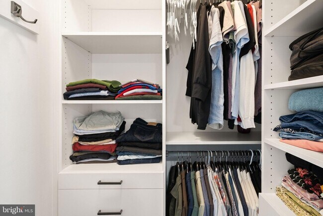 Building Photo - 11258 Faraday Park Dr.