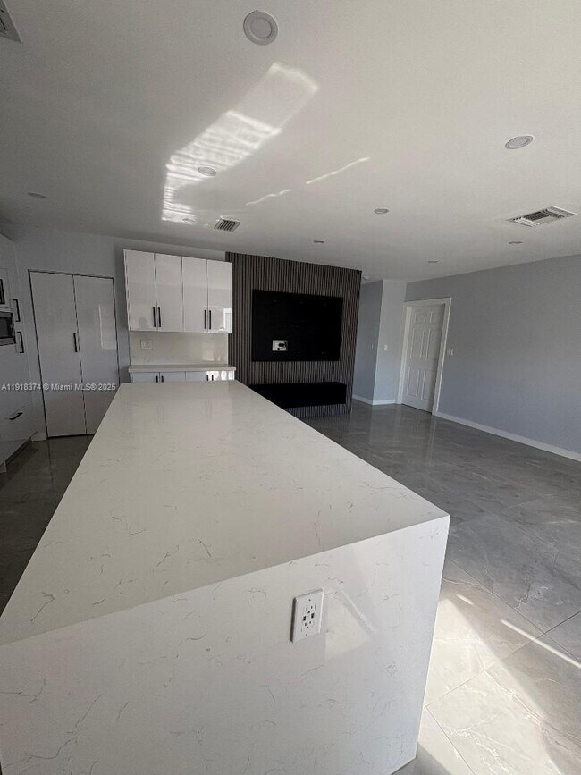 Building Photo - 6865 SW 42nd St