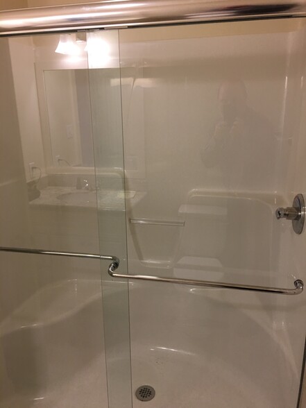 Full Bath - 7331 Spruce St
