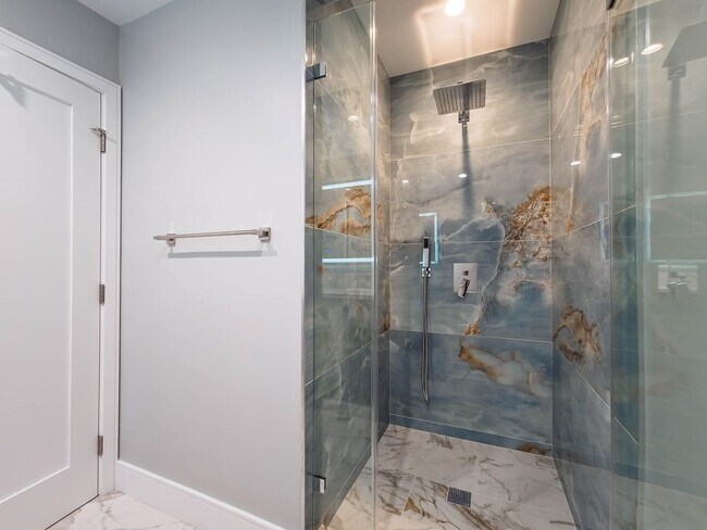 Building Photo - High-End Living Starts Here – Custom Finis...