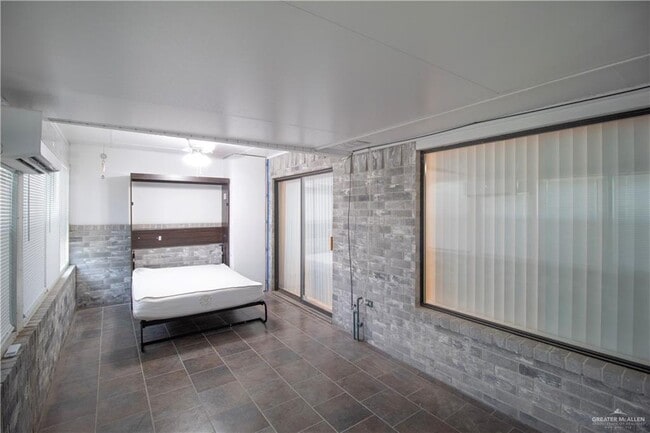 Building Photo - 1510 River Bend Dr