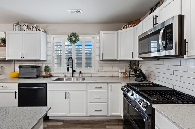 Building Photo - Luxury 4BR Home in North Lacey with A/C, D...