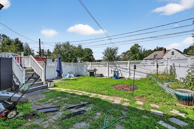 Building Photo - OPEN HOUSE on Sunday Feb 15th from 12 - 2 PM  Turn-key Ready 3 BR 1 BA in Newburgh, NY -$2950