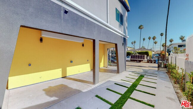 Building Photo - 1509 Cloverdale Ave