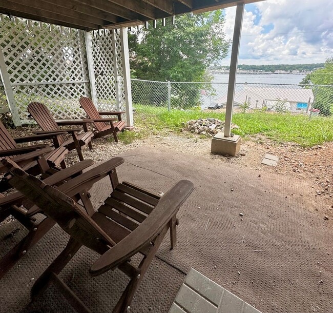 Building Photo - 4 Bedroom House with Lake views!