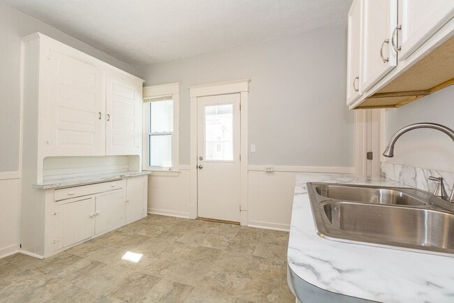 Building Photo - 924 Nagold St NW