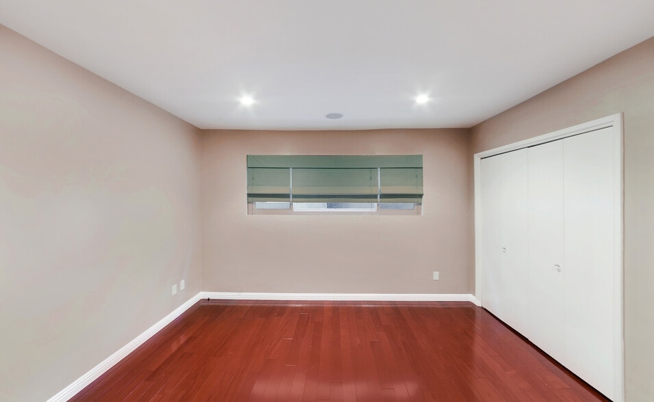 Building Photo - 1734 N Fuller Ave