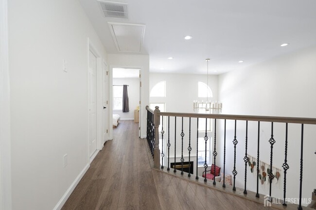 Building Photo - 42 Pennsbury Way