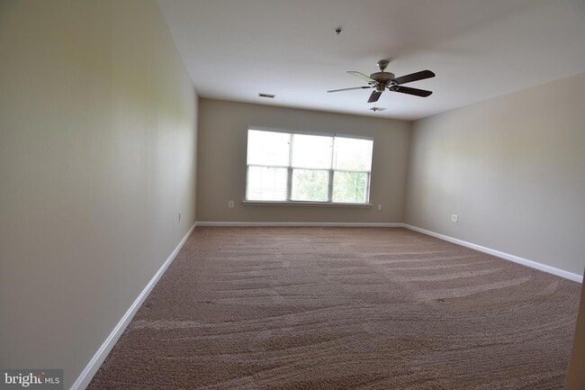 Building Photo - 5053 Kilburn St