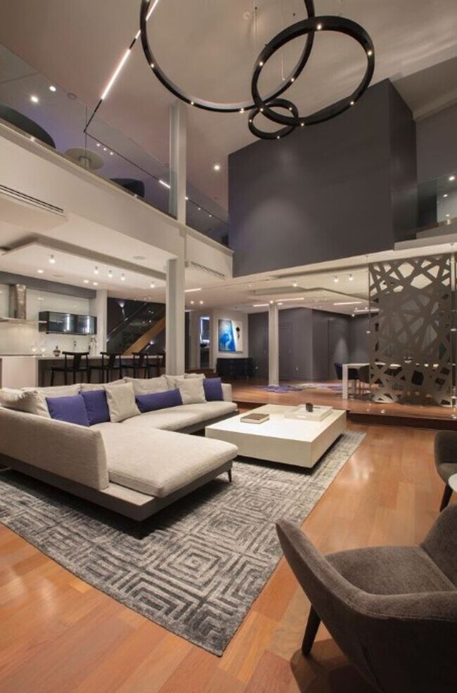 Building Photo - Stunning Views from this Spectacular and Stylish Penthouse in heart of Adams Morgan with PARKING.