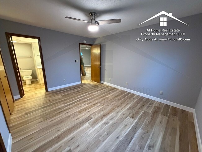 Building Photo - 2711 Mayflower Dr