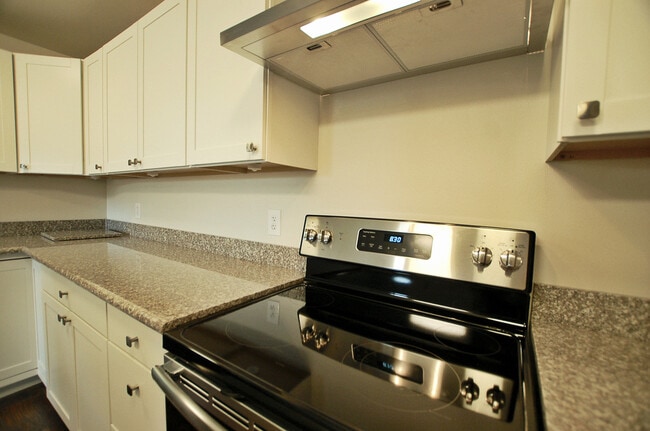 Building Photo - AUGUST PRE-LEASE! Updated 4 Bedroom Near Tech Campus