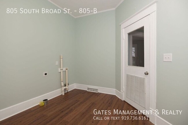 Building Photo - 805 S Broad St