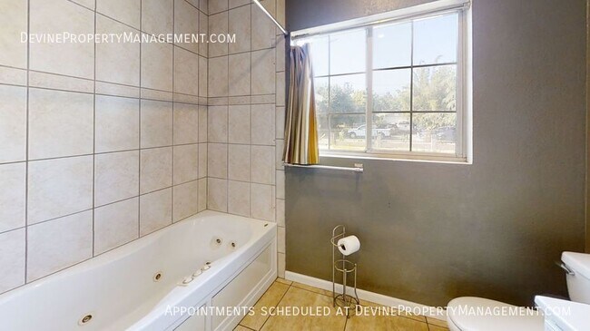 Building Photo - 12995 Chestnut Ave