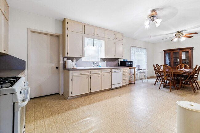 Building Photo - 316 Handley St