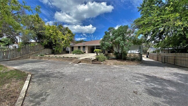 Building Photo - 216 Loma Vista Dr