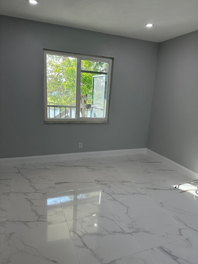 Building Photo - 4275 27th Ct SW