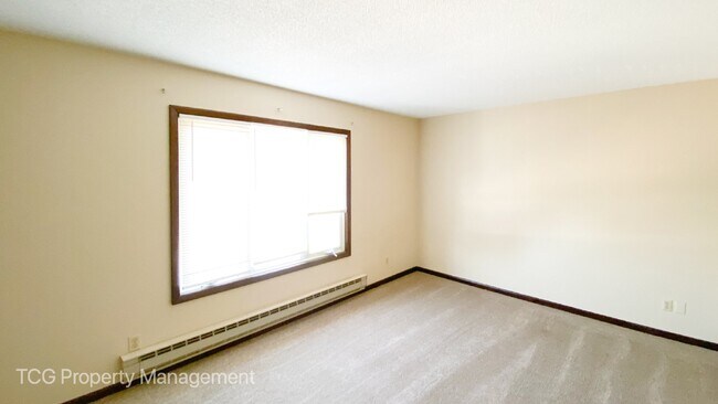 Building Photo - 445 Elm Pl