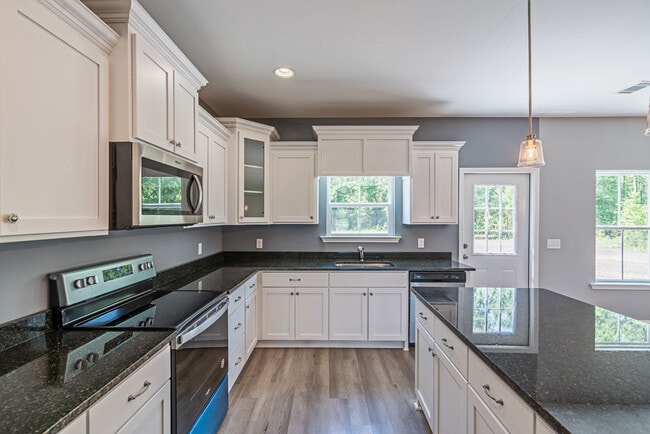 Building Photo - 281 Cypress Creek Dr NE