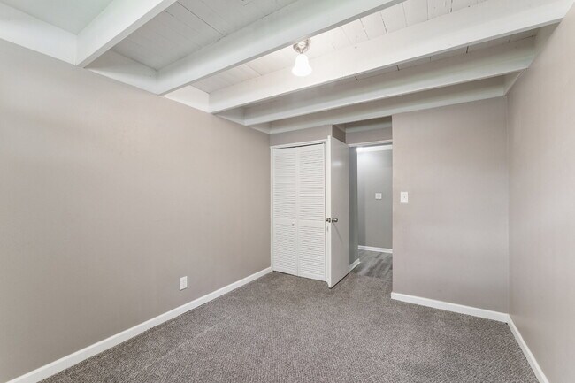 Building Photo - Charming Mid-Century Ranch Home Available Now!  1st Month's Rent is FREE!*