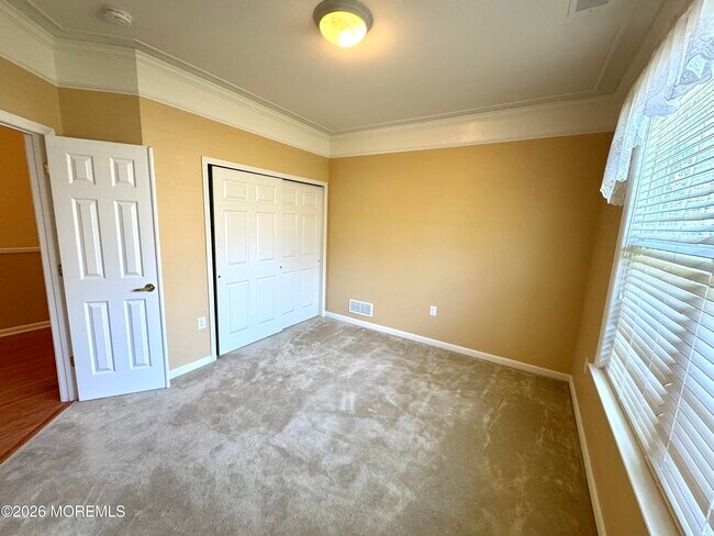 Building Photo - 105 Golf View Dr