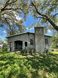 Building Photo - 13 Cedar Ave