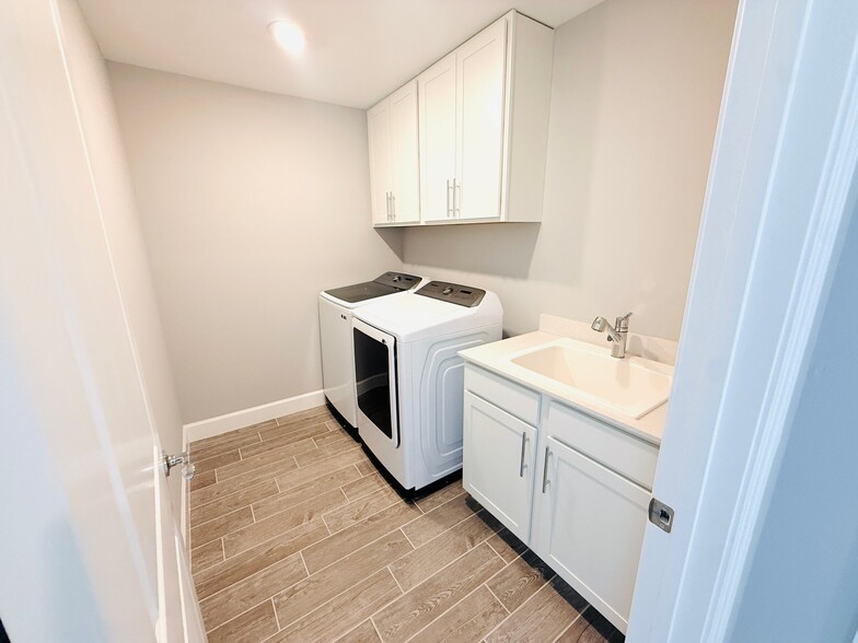 Building Photo - 6256 Baywood Ct