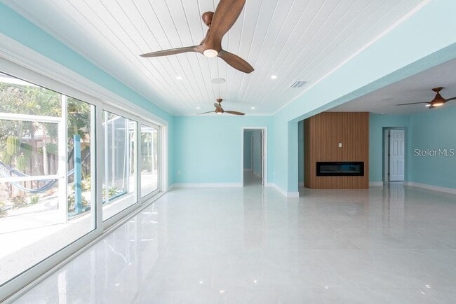 Building Photo - 4643 Bay Crest Dr