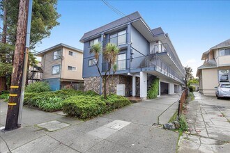 Building Photo - 2228 Lincoln Ave